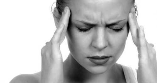 Готовим солевой компресс против головной боли