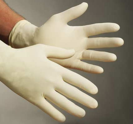 Смотровые медицинские перчатки: в чём отличие и как выбрать лучшие