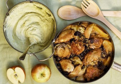 Рецепт куриного филе с яблоками и черносливом