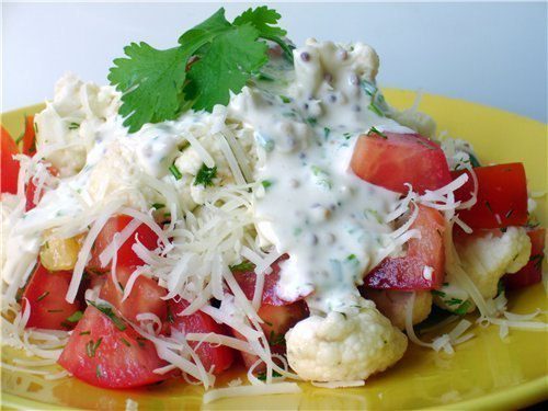 Рецепт салата из цветной капусты с помидорами