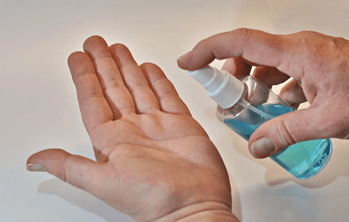 Дезинфекция рук в период повышенного риска заражения